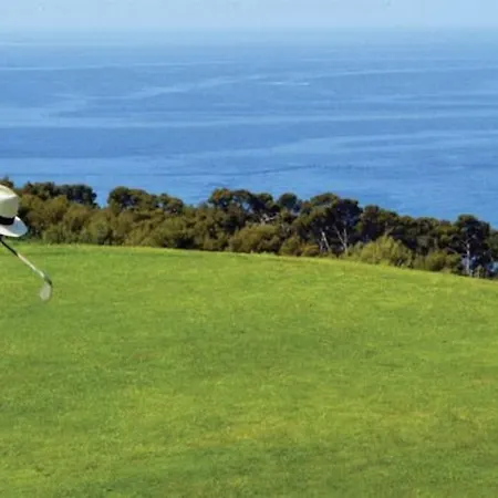 Club Avec Son Jardin A Pour 4 Pers Proche Des Plages Et Commerces Bandol